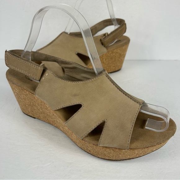 Clark Women's Tan Wedge Sandals 11 - Picture 4 of 9